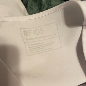 White Figs 2-pocket Top